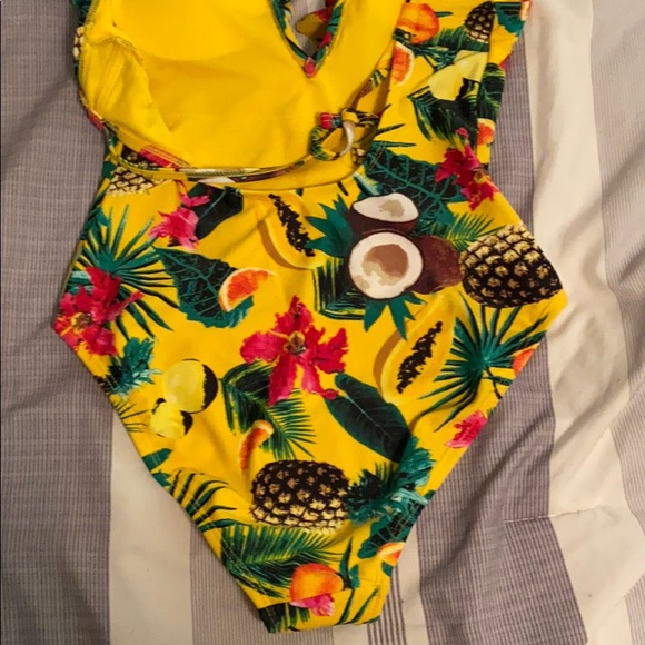 Tropical deep V ruffle one piece bathing suit - Picture 5 of 6